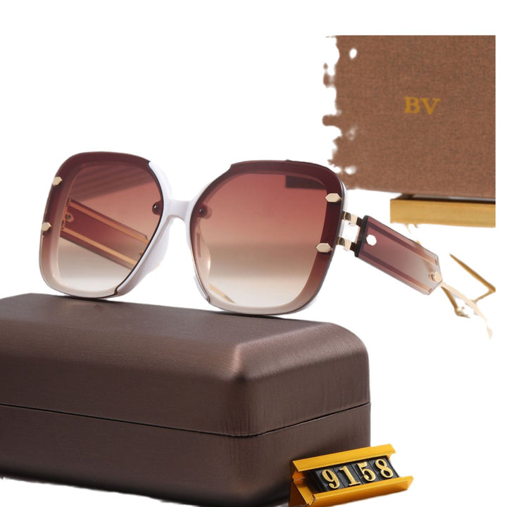 Dame designer-solbrille med ekstravagant ramme Skanto