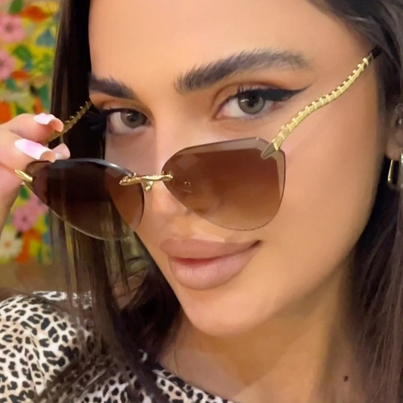 Women's Cat-Eye Sunglasses with Unique Gold Frame Design and Protective Lenses Skanto