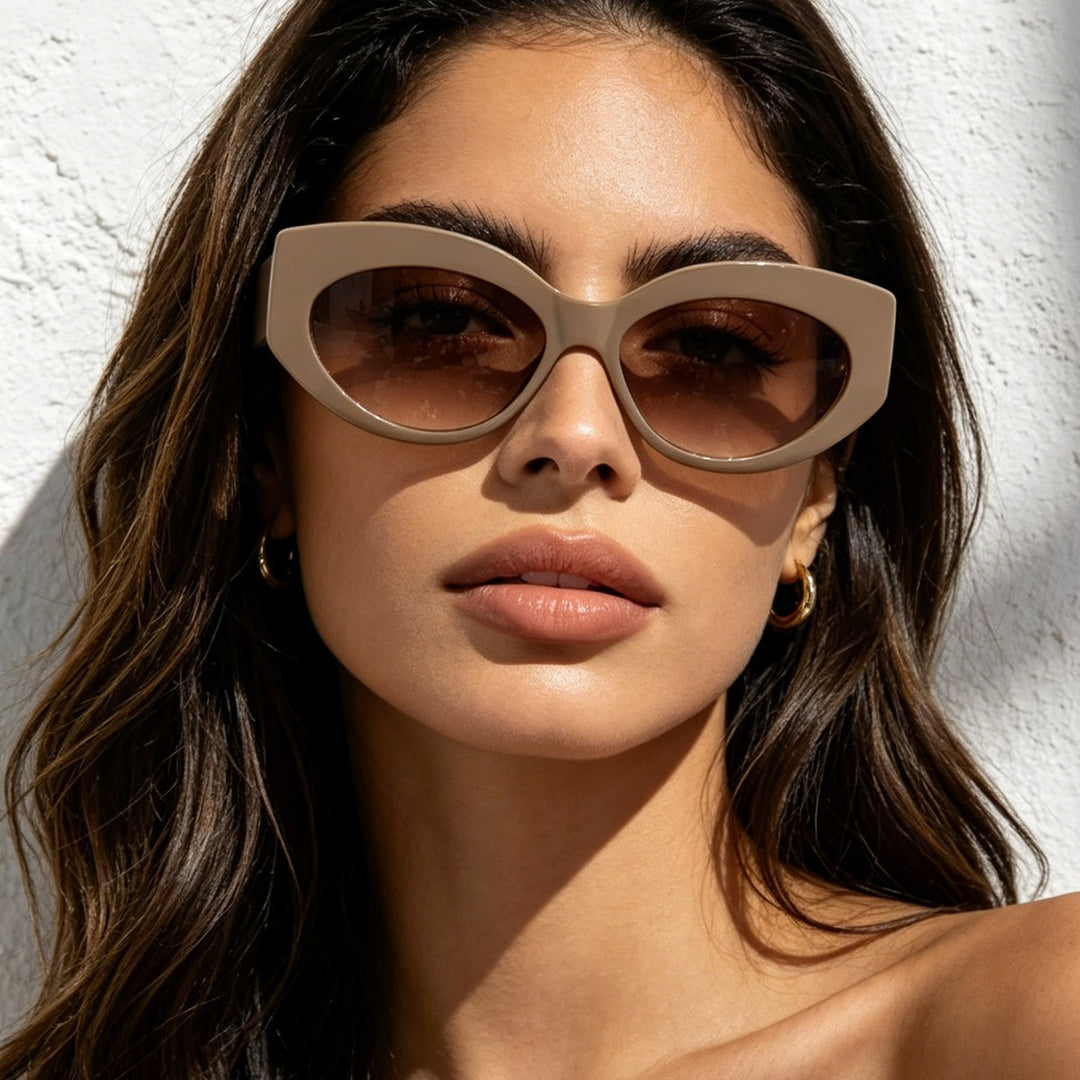 Dame Cat-Eye solbriller med lekent gjennomsiktig design Skanto
