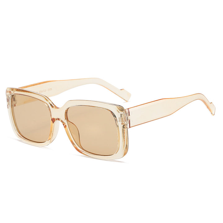 Dame moteriktig kvadratisk solbrille med gjennomsiktig ramme og innovativt design Skanto