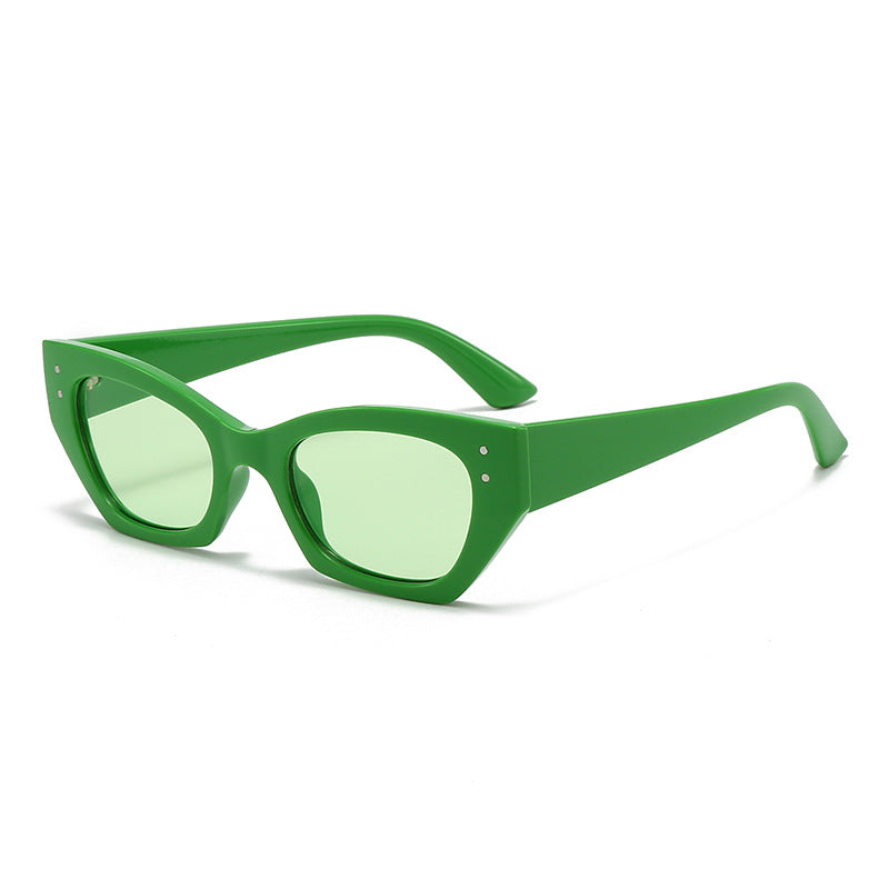 Dame moderne motefull solbrille i innovativt design Skanto