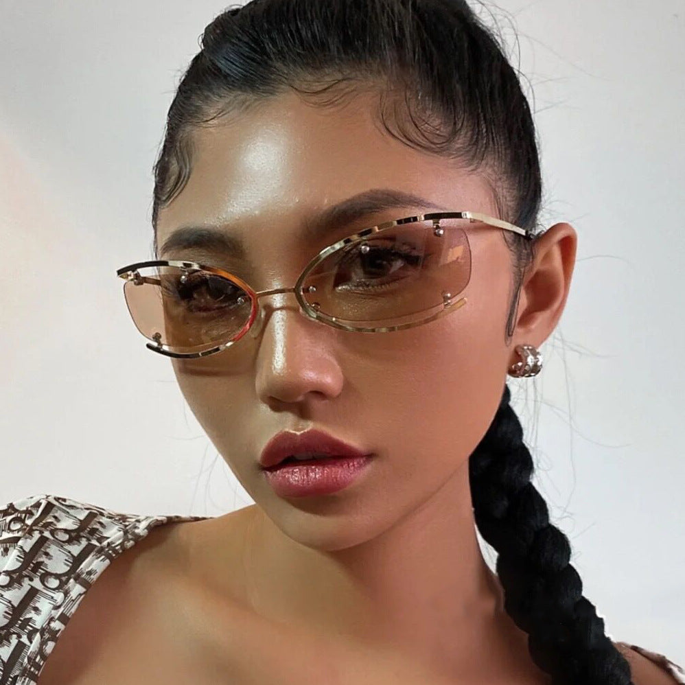 Women's Cat-Eye Sunglasses with Luxurious Details and Protective UV Filter Skanto