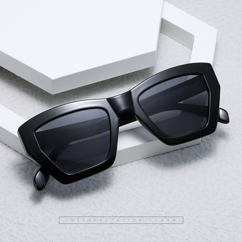 Damer trendy solbriller i moderne geometrisk design Skanto
