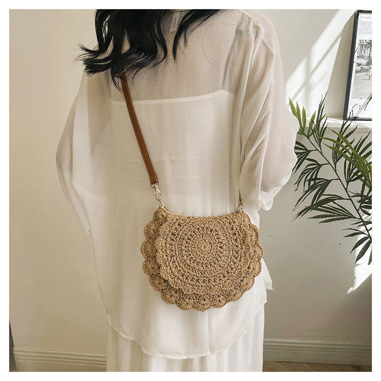 Håndlaget crossbody-veske med blomsterdesign Skanto