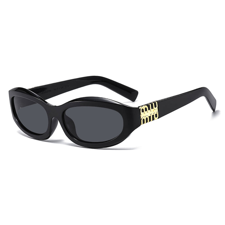 Dame moteriktig solbrille i bølget design med luksuriøse detaljer Skanto