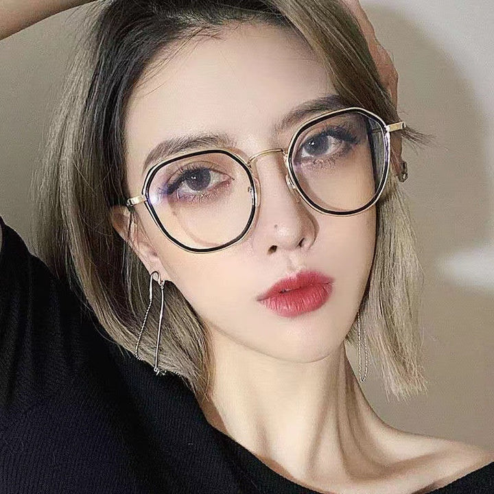 Damemote brilleinnfatning med elegante detaljer Skanto