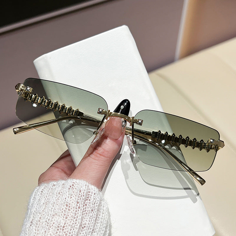 Dame elegant og moteriktig brille Skanto