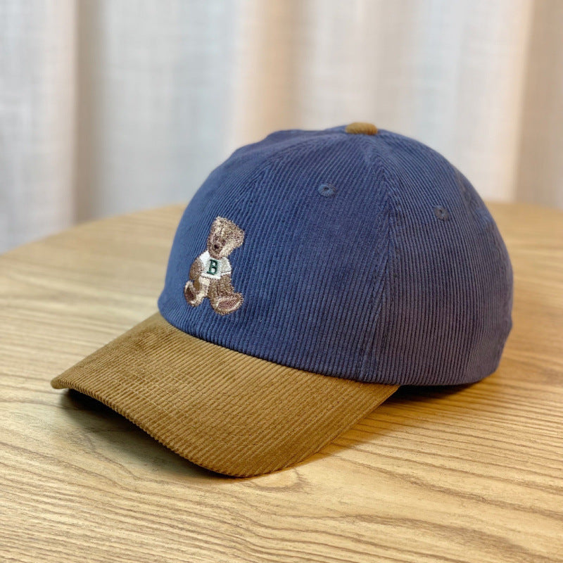 Kvinnens kordfløyels baseball cap med teddy-bjørn broderi Skanto