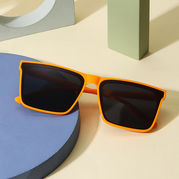 Dame moteriktig solbrille laget av robust, UV-beskyttet plast Skanto