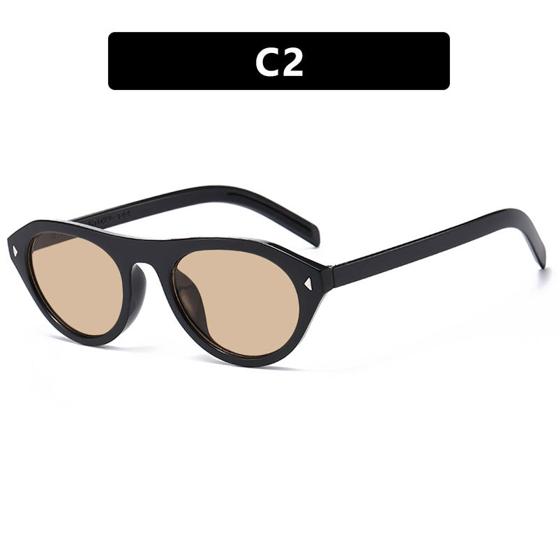 Women's fashionable sunglasses with curved frame and protective UV filter Skanto