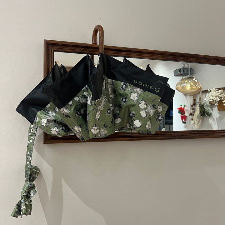 Dame Faltparaply med stilfullt blomsterdesign Skanto