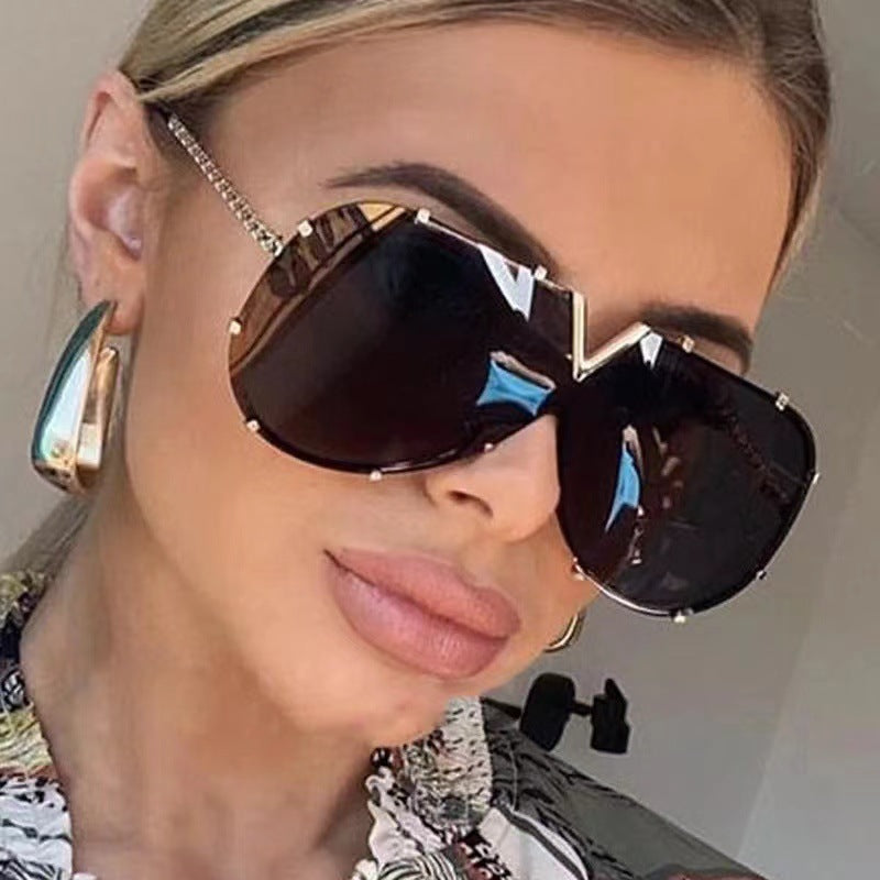 Women's oversized sunglasses in futuristic design Skanto