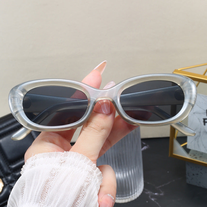 Dame moteriktig solbrille med oval design og UV-beskyttelse Skanto