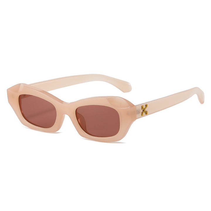 Dame moteriktig solbrille i innovativt design Skanto