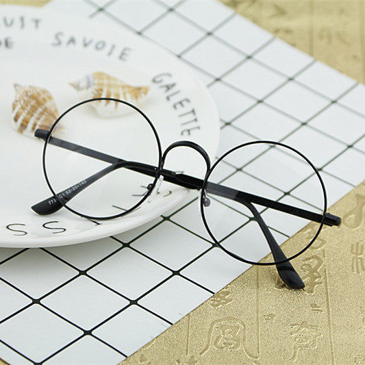 Dame Rund Brille med filigran Metallramme Skanto