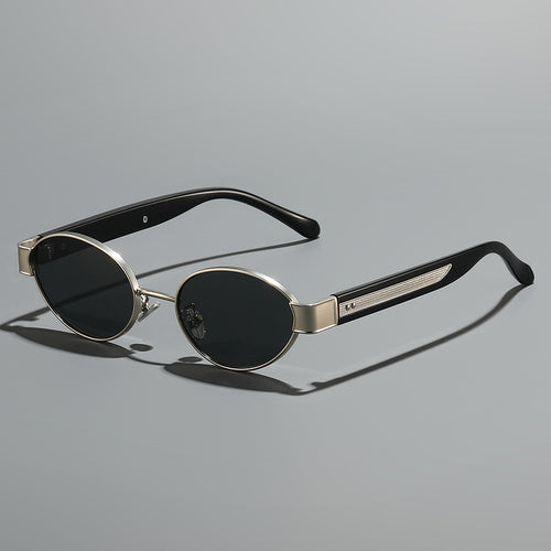 Dame solbrille i moderne, ovale ramme med harmonisk fargekombinasjon Skanto
