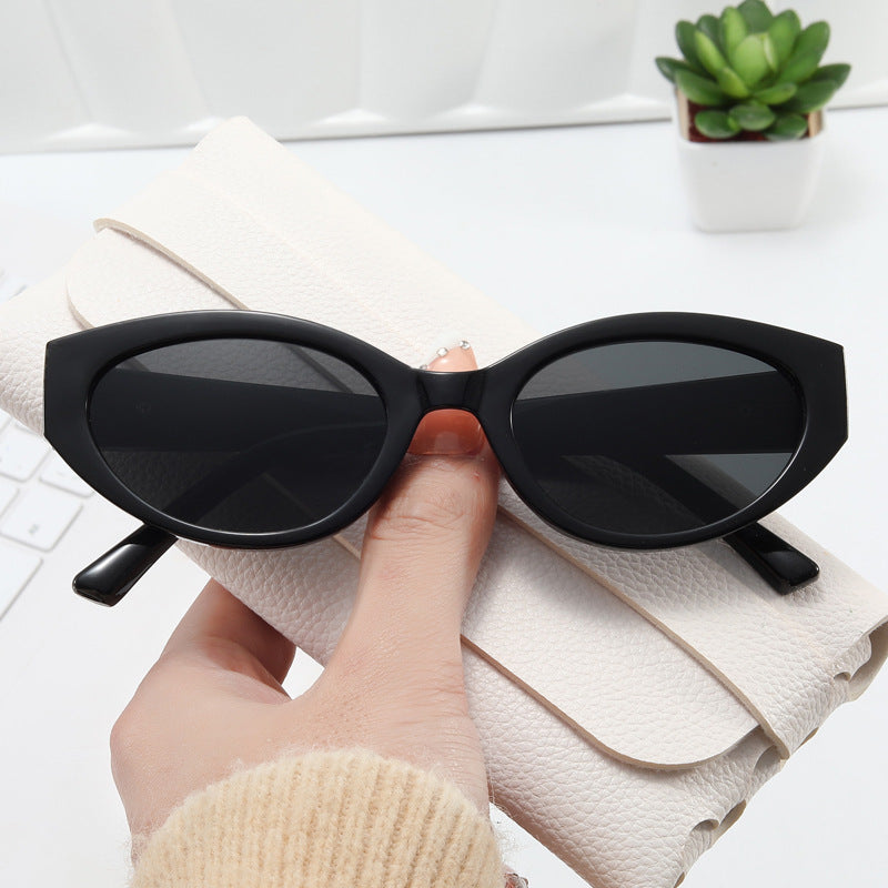 Dame Cat-Eye solbriller med elegant plastinnramming Skanto