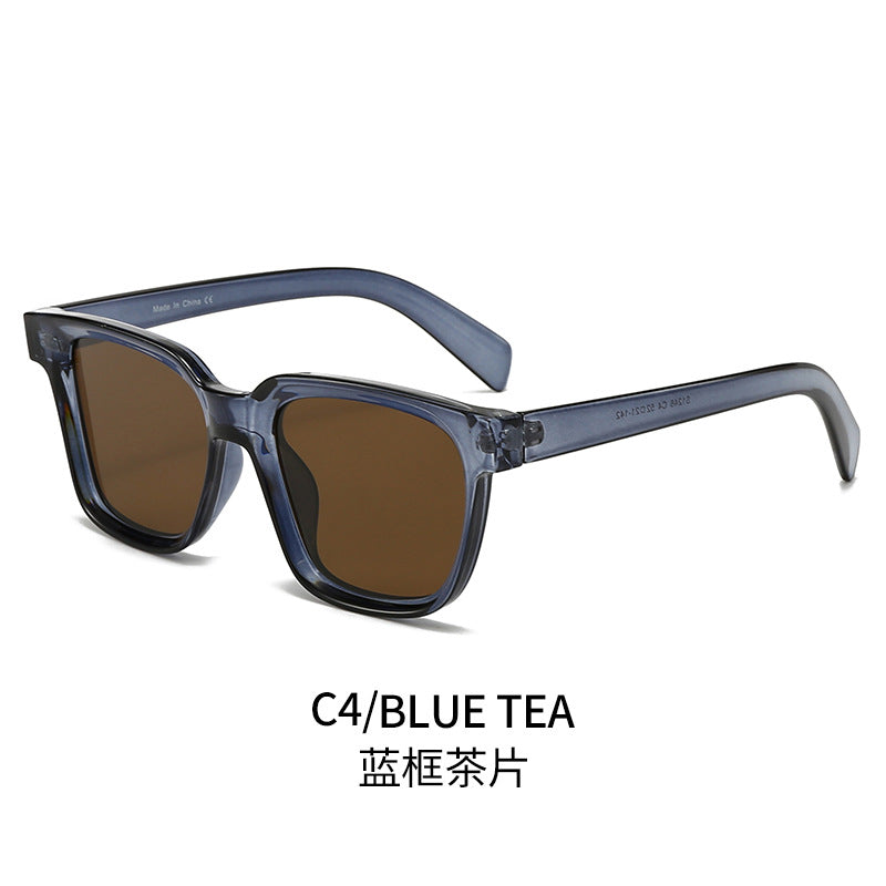 Dame elegant firkantet solbrille med UV-beskyttelse og stabil ramme Skanto