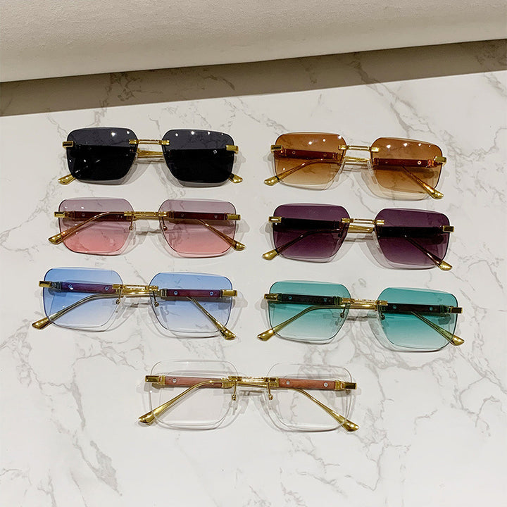 Dame moteriktig rektangulær solbrille med edle metallkanter Skanto