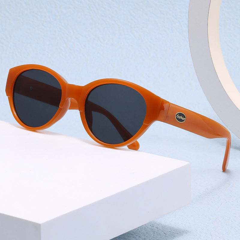 Dame Cat-Eye solbriller med eksotisk design og robust ramme Skanto