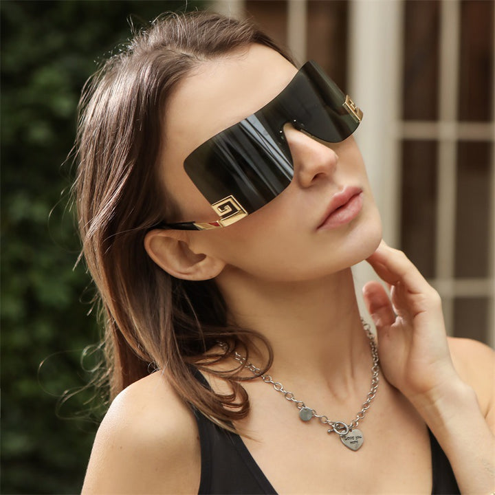 Dame Oversized Shield-solbrille med ekstravagant design Skanto
