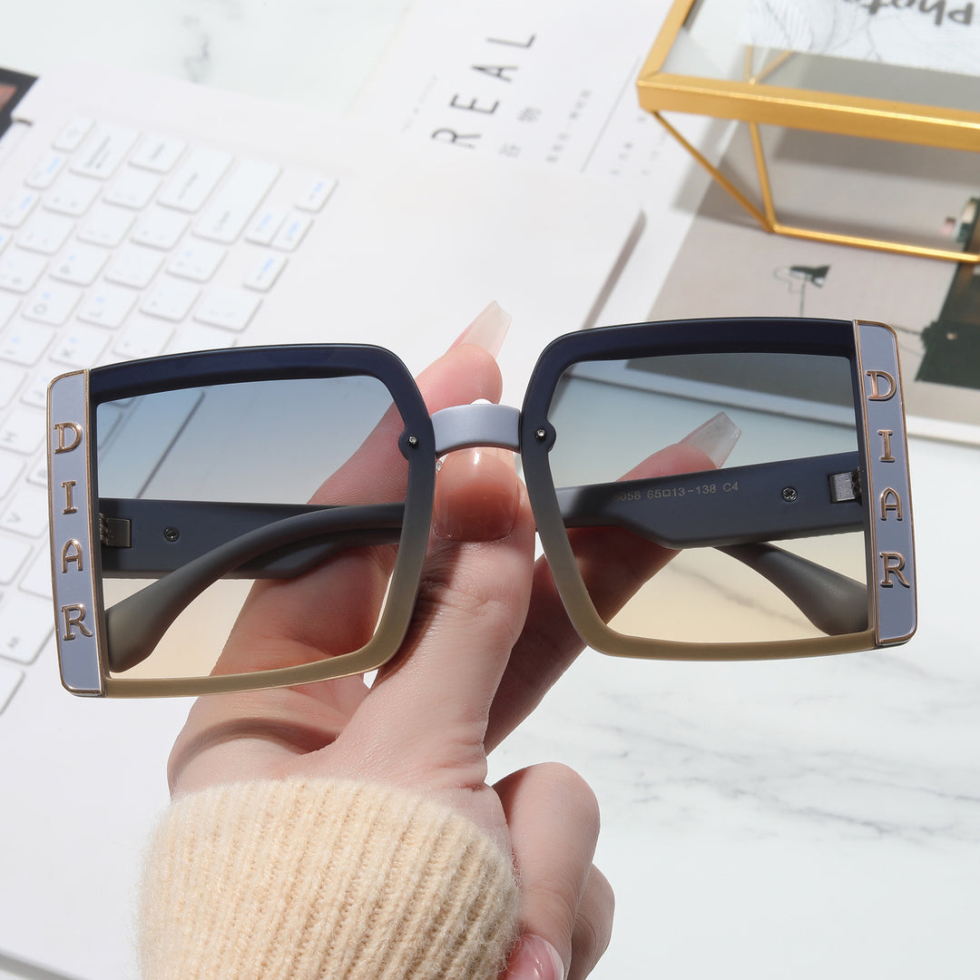 Dame solbrille i moderne kvadratisk design Skanto