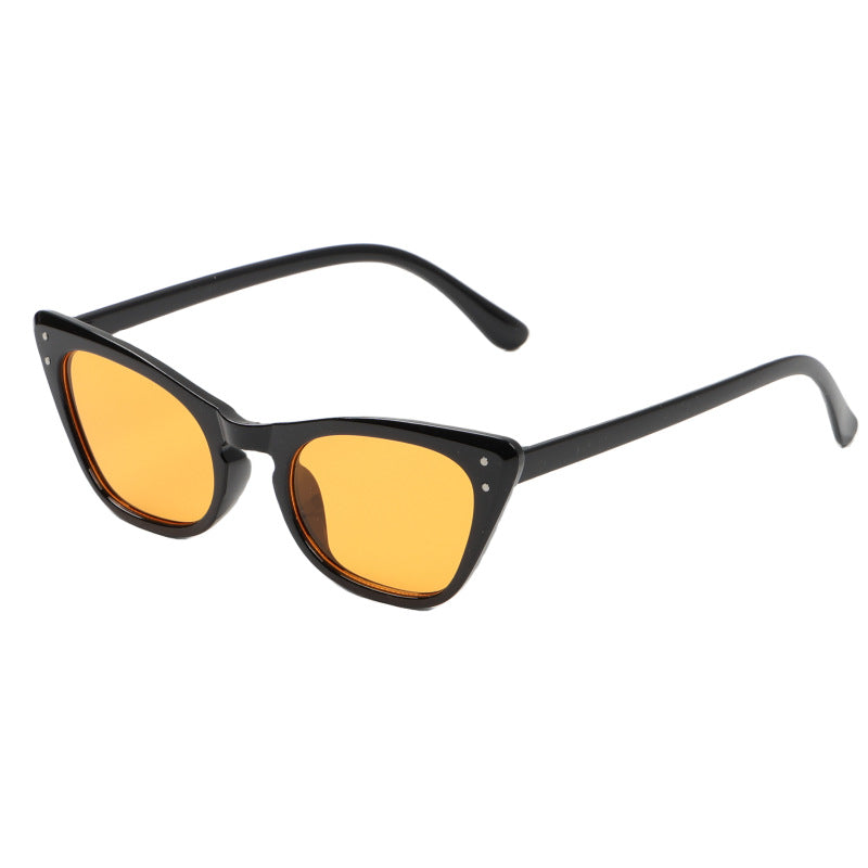 Dame cat-eye-solbriller med UV-beskyttelse og elegant design Skanto