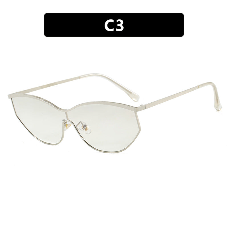 Dame Cat-Eye solbrille i moderne design med beskyttende UV-filter Skanto