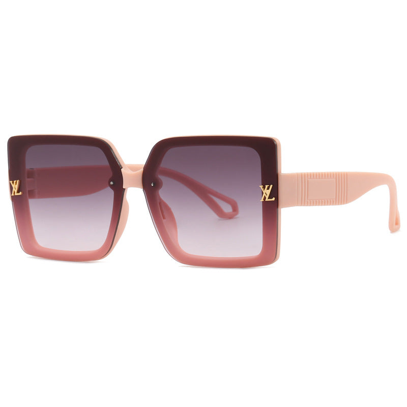 Damen moteriktig firkantet solbrille med elegant design Skanto