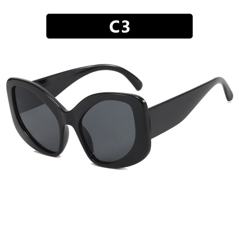 Dame elegant oversized solbrille med markant design Skanto