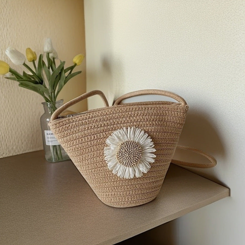 Håndknyttet veske med blomsterapplikasjon Skanto