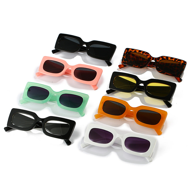 Dame modische solbrille i kantet design Skanto