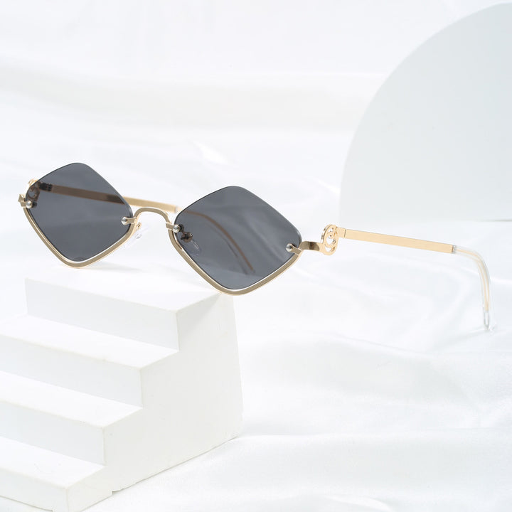 Dame mote kvadratisk solbrille med luksuriøs metallramme Skanto