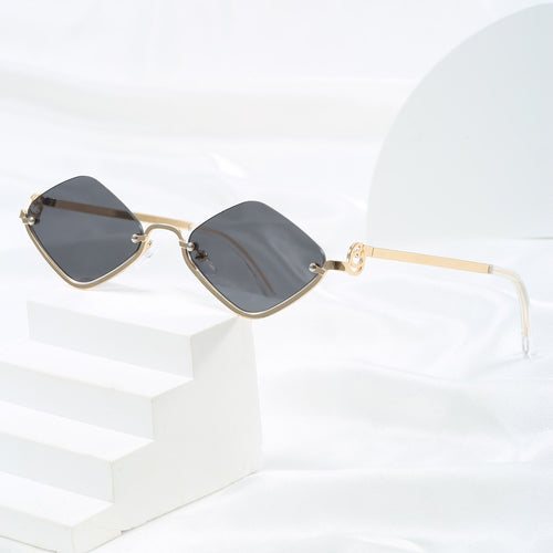 Dame mote kvadratisk solbrille med luksuriøs metallramme Skanto