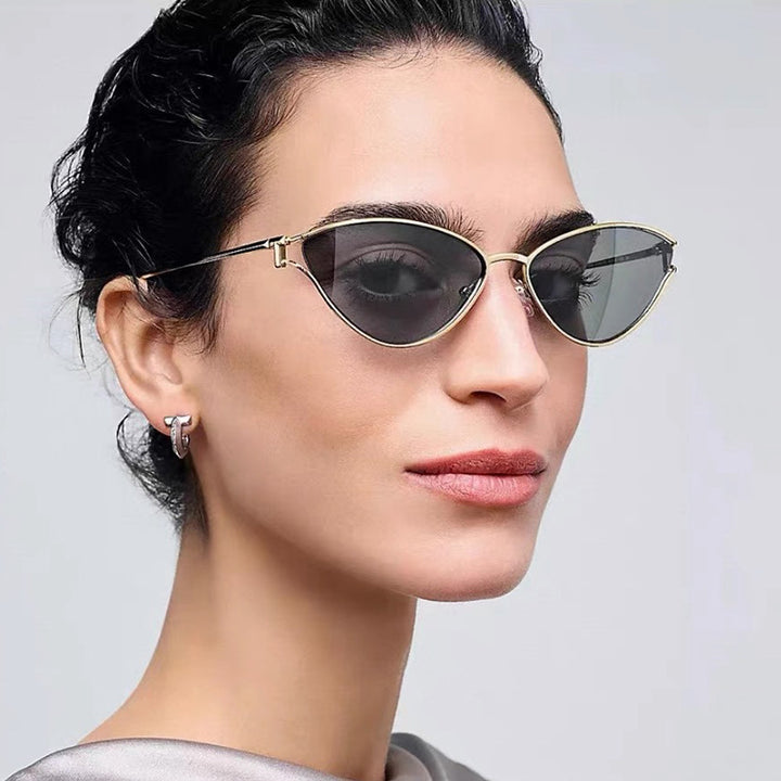 Dame Cat-Eye solbriller i elegant gullramme Skanto