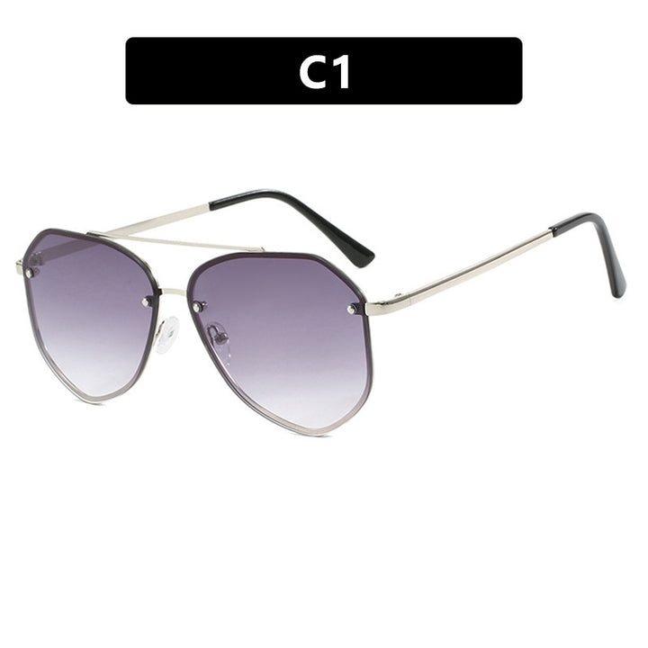 Dame geometrisk solbrille med filigran ramme Skanto