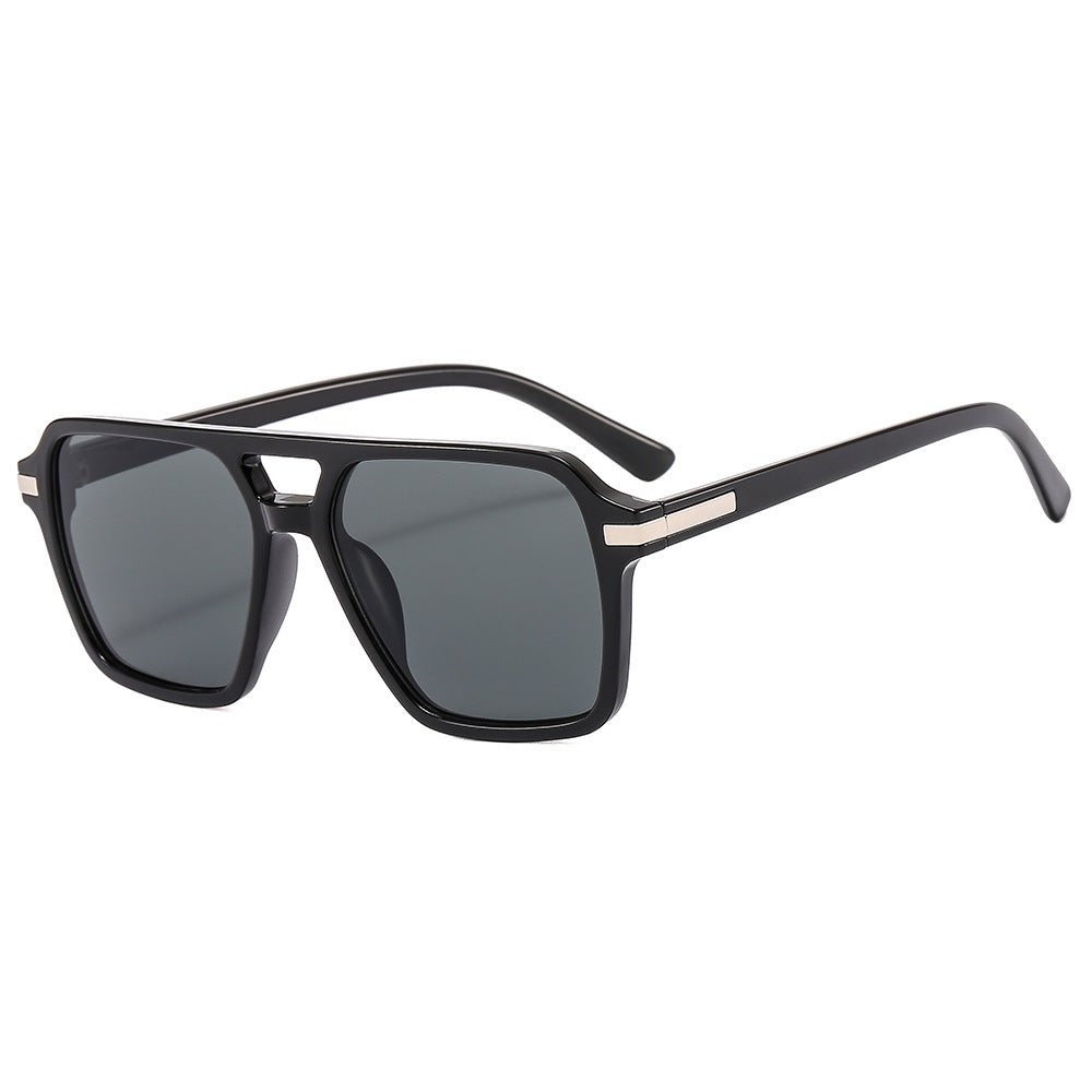 Dame Premium solbrille med moderne kvadratisk form Skanto