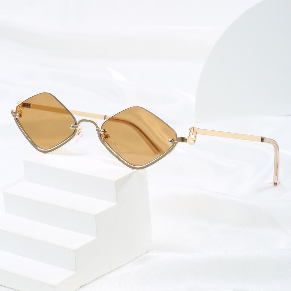 Dame mote kvadratisk solbrille med luksuriøs metallramme Skanto