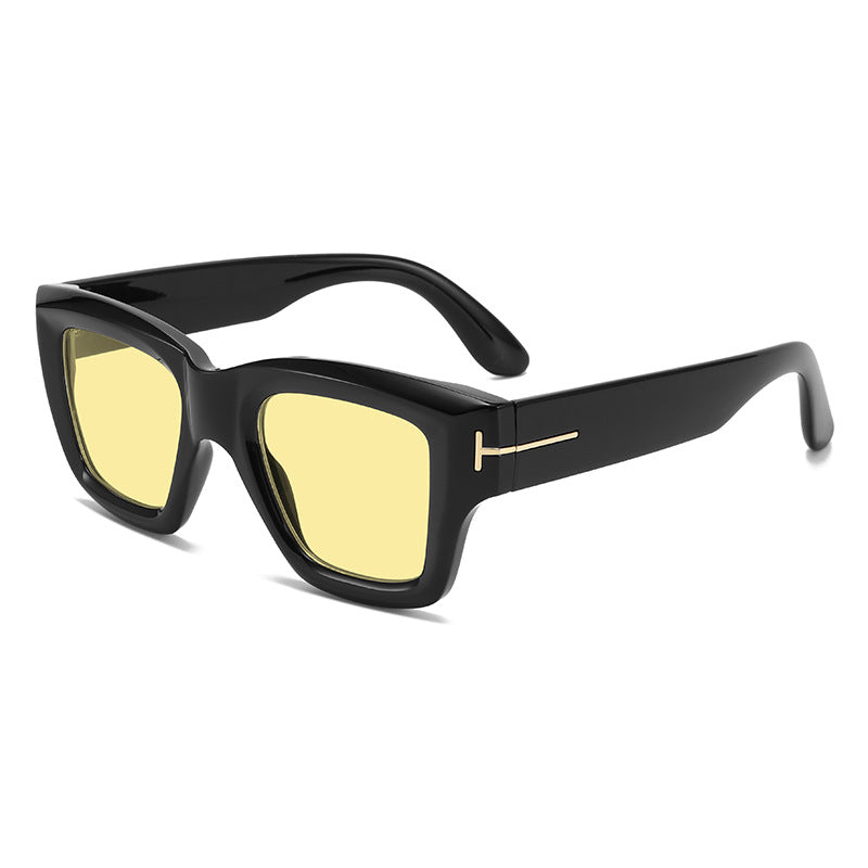 Dame moteriktig firkantet solbrille med UV-beskyttelse og elegant design Skanto