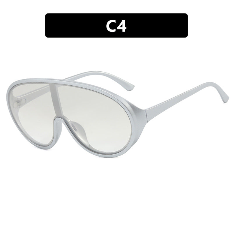 Women's futuristic sunglasses with large lenses and ergonomic frame Skanto