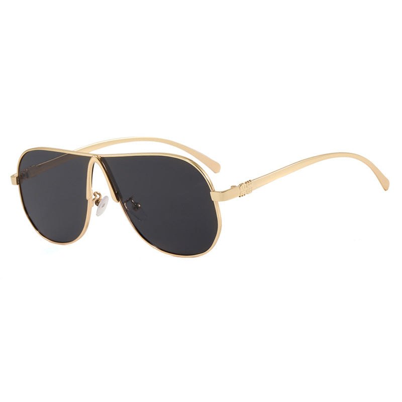 Women's oversized sunglasses with modern design Skanto