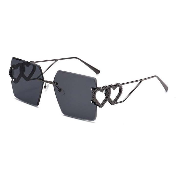 Dame moteriktig solbrille med trendy hjerte-design Skanto