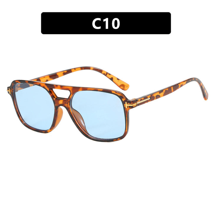 Dame moteriktig solbrille i stilfull ramme Skanto