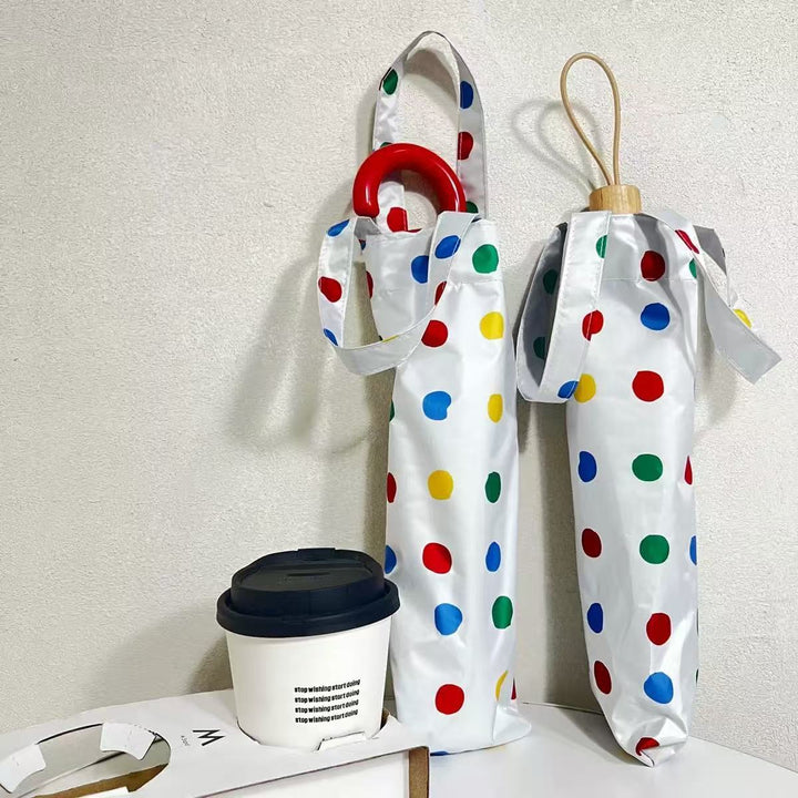 Dame designer Faltregnese med fargerikt prikkemønster Skanto