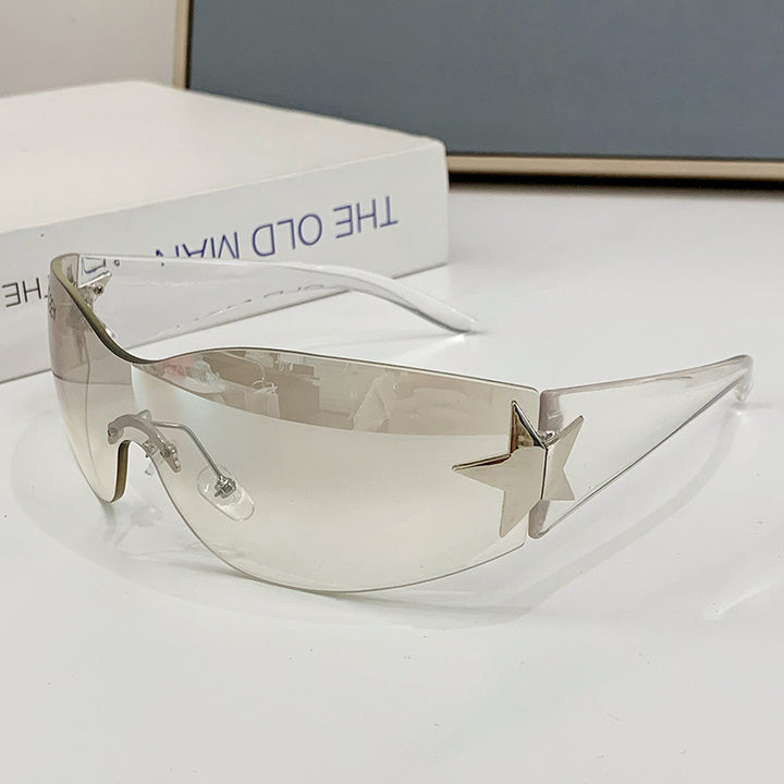 Dame moteriktig solbrille med kunstnerisk stjerneakcent Skanto