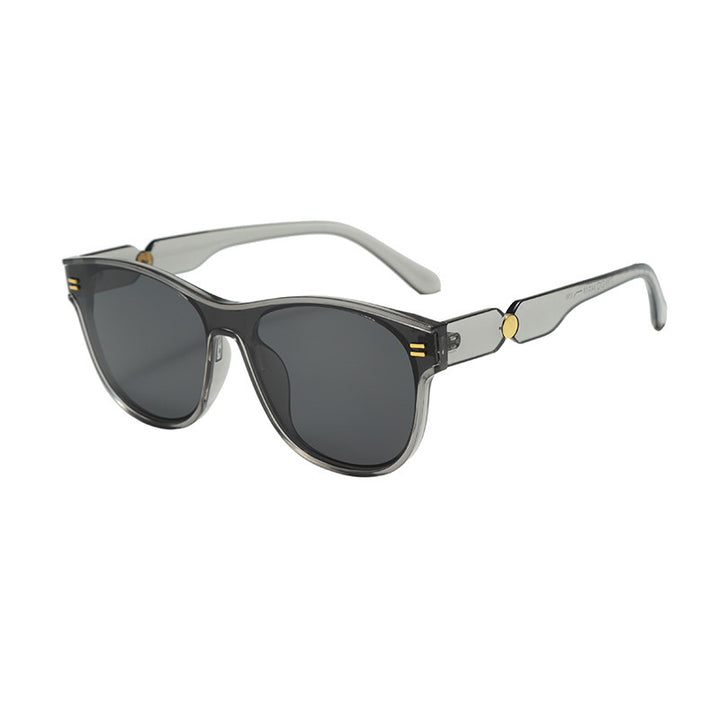 Dame moteriktig solbrille med unik ramme Skanto
