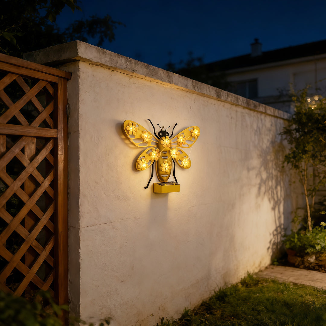Dekorativ solenergi LED bie veggskulptur med blomsterlyskjede og metallmontering Skanto