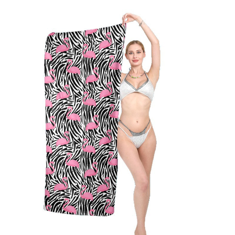 Strandhåndkle med livlig flamingo-mønster og geometrisk design Skanto