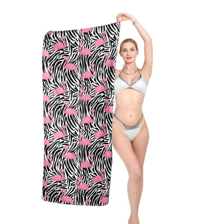 Strandhåndkle med livlig flamingo-mønster og geometrisk design Skanto