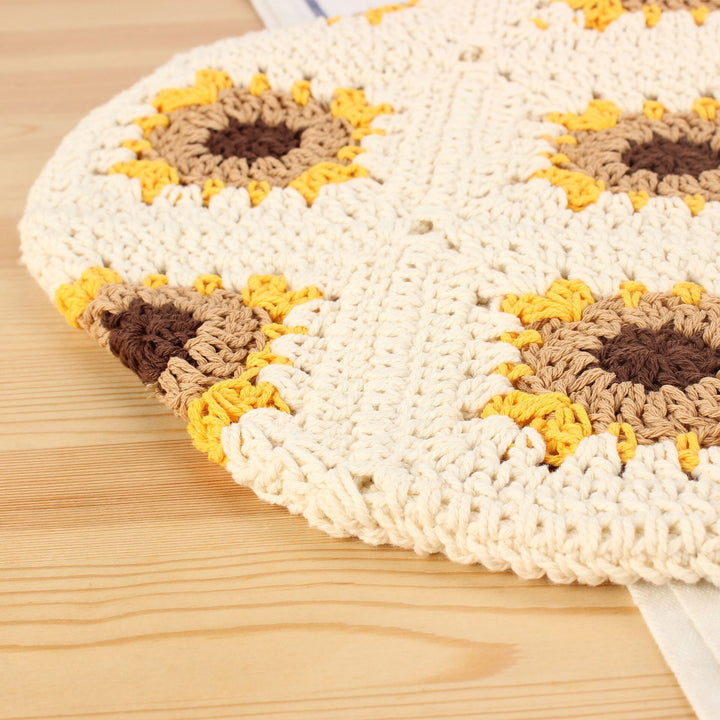 Hand-knotted tote bags with floral crochet patterns Skanto